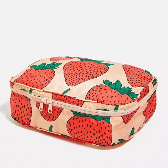 NWOT Baggu Packing Cube Large - Strawberry (Backyard Fruit)
